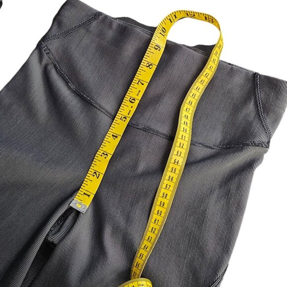 Lululemon Base Pace High-Rise Tight 25" *Two-Tone Ribbed Black / Gull Grey - Picture 7 of 10